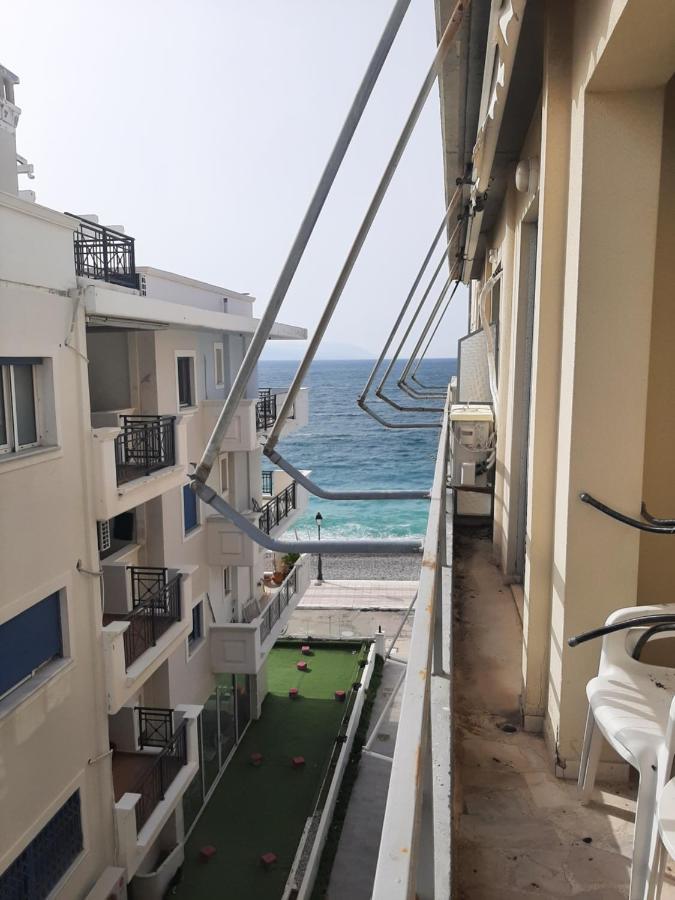 Comfortable Beachfront Apartment Loutraki  Eksteriør bilde